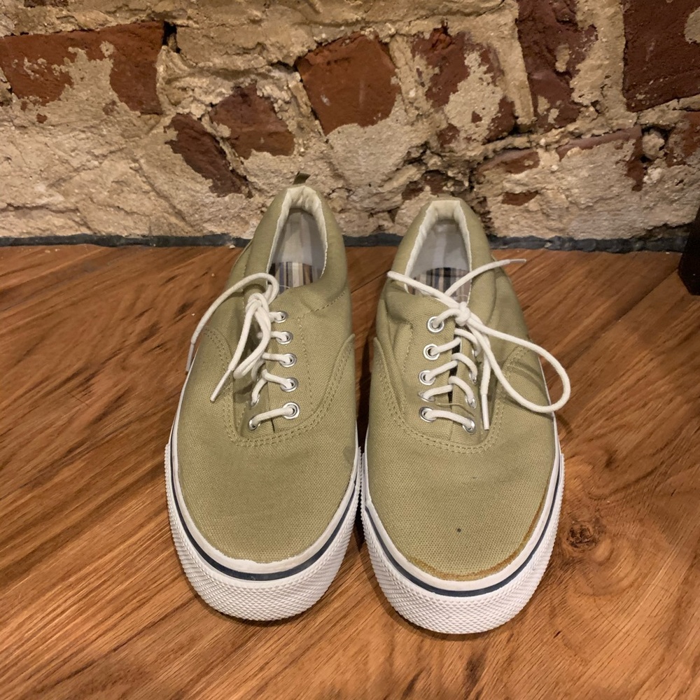 Tan shoes size 8